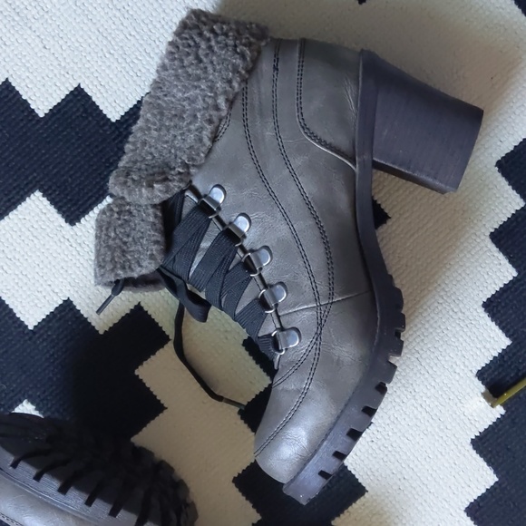 Jellypop grey chunky heel ankle booties - Picture 10 of 11